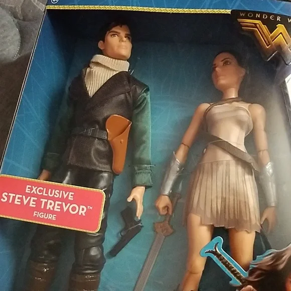 Exclusive"Steve Trevor & Wonder Woman" set of 2 dolls - Picture 4 of 4